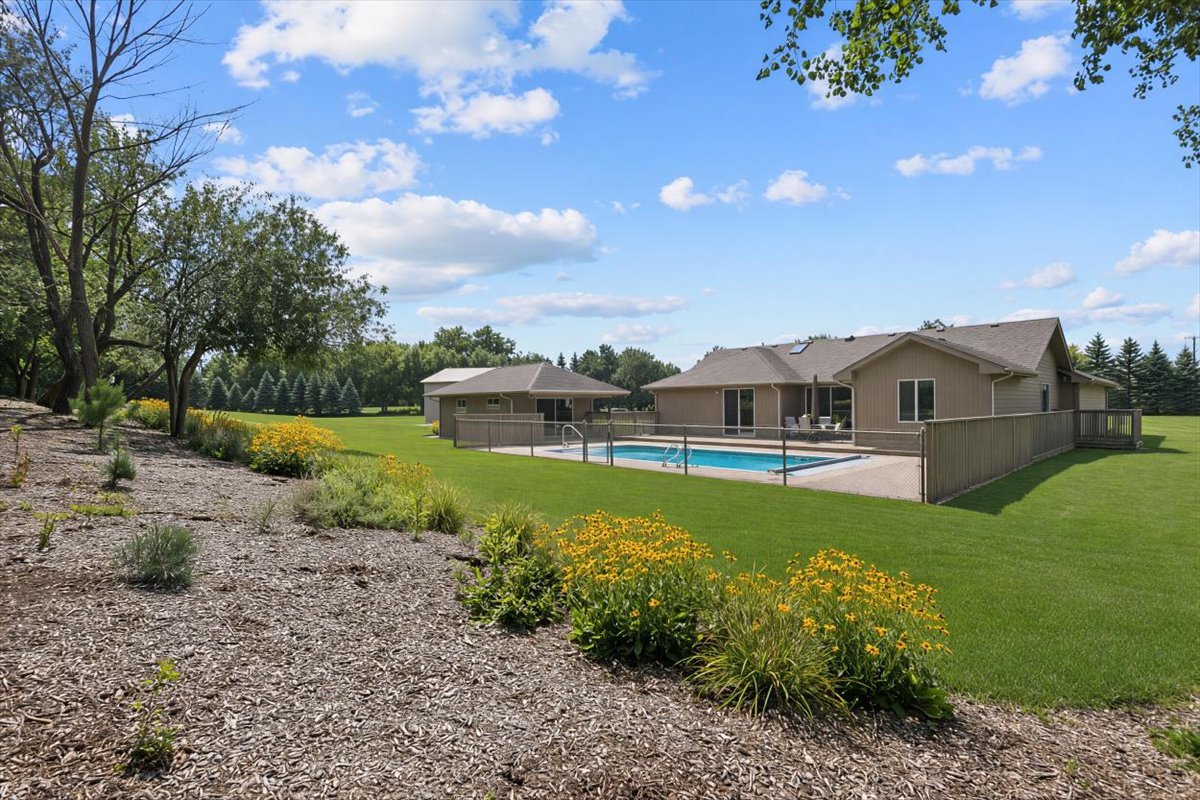27175 N Gilmer Road Property Photo 4