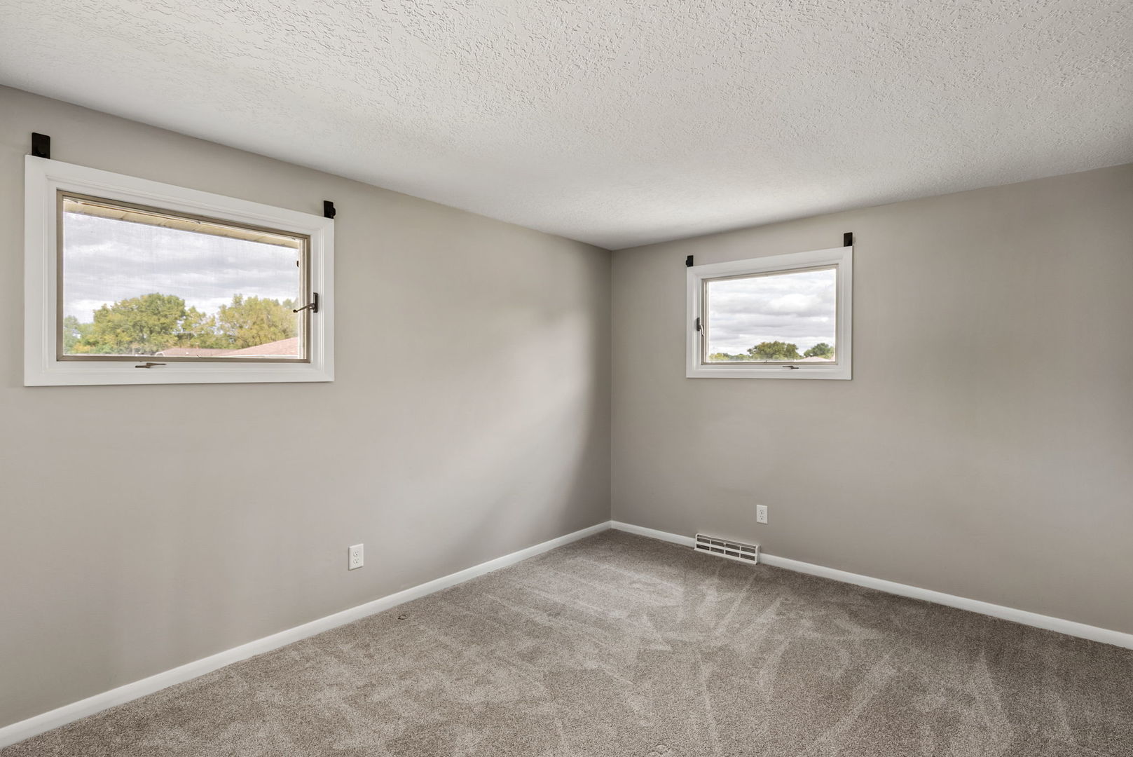 2118 W 30th Street Property Photo 23