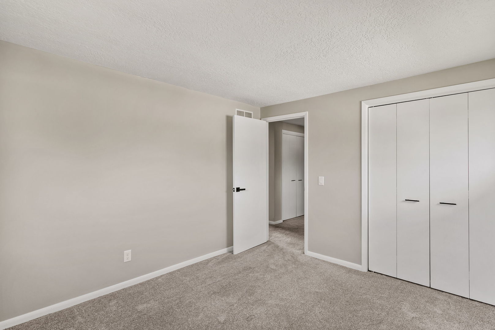2118 W 30th Street Property Photo 24