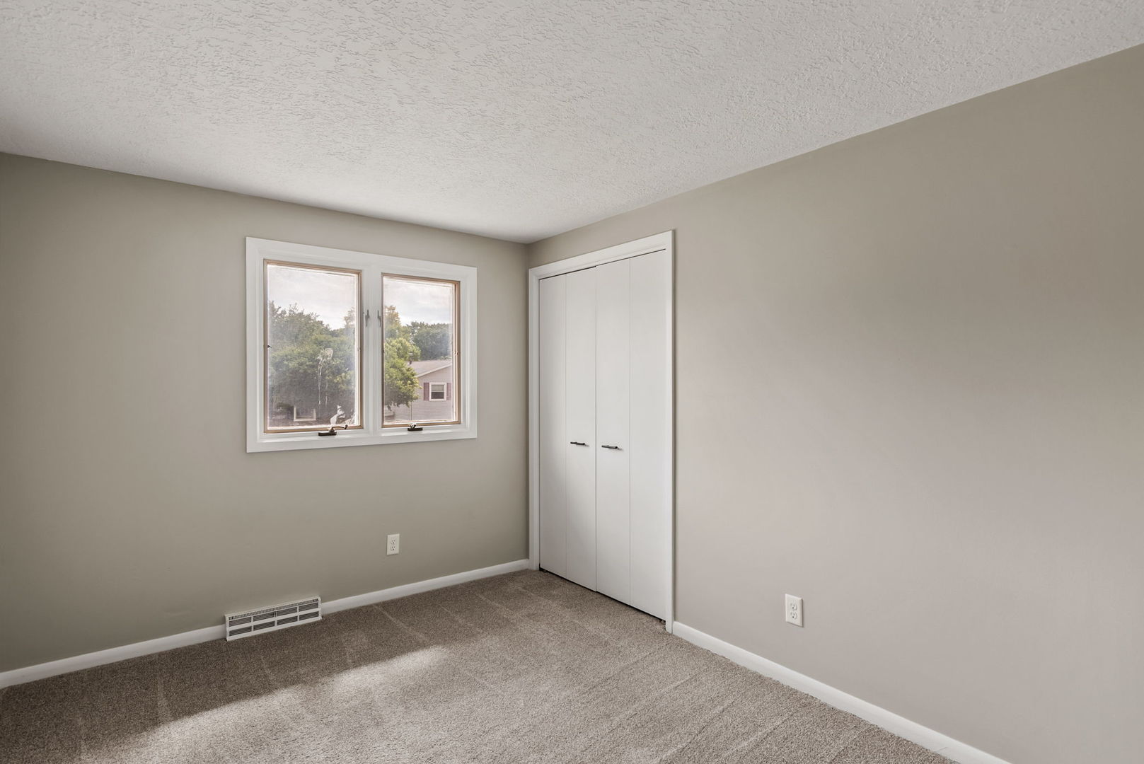 2118 W 30th Street Property Photo 25
