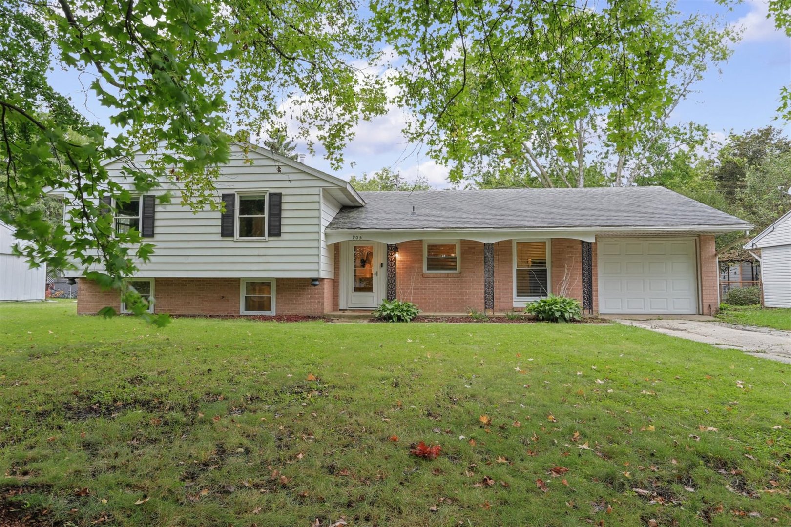 905 Stratford Drive Property Photo 1
