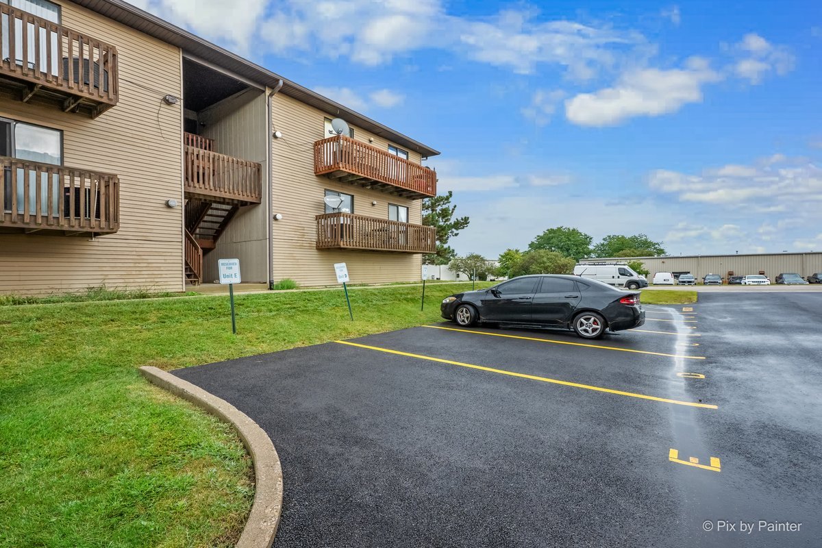 695 Dean Drive E Property Photo 1