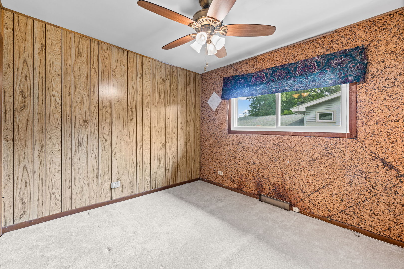 22w313 1 St Street Property Photo 17