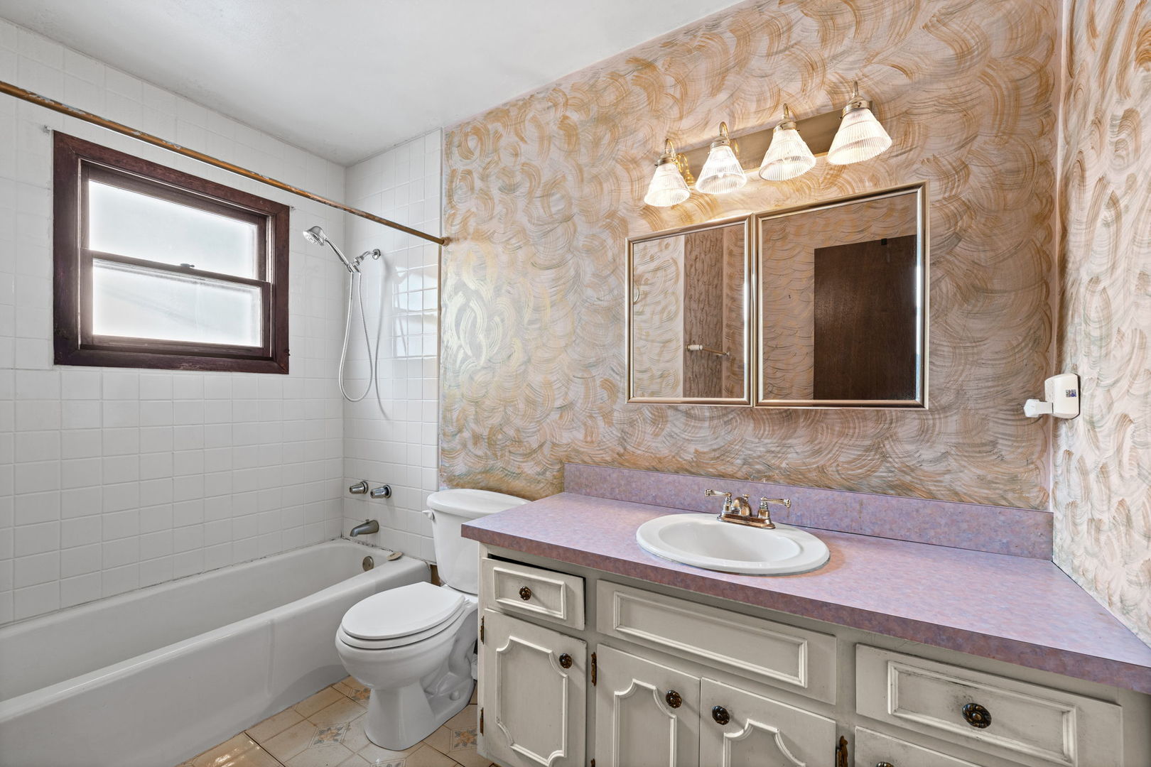 22w313 1 St Street Property Photo 18
