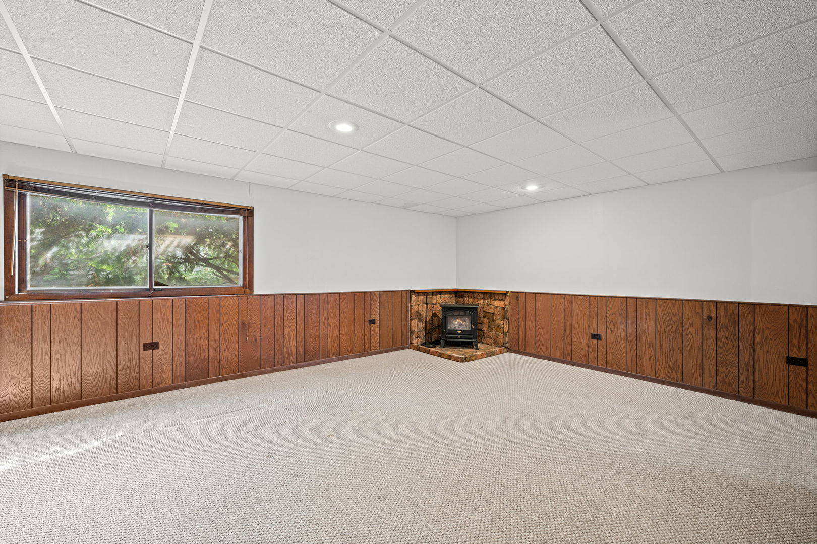 22w313 1 St Street Property Photo 19