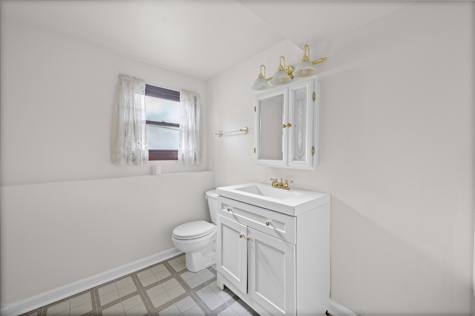 22w313 1 St Street Property Photo 23