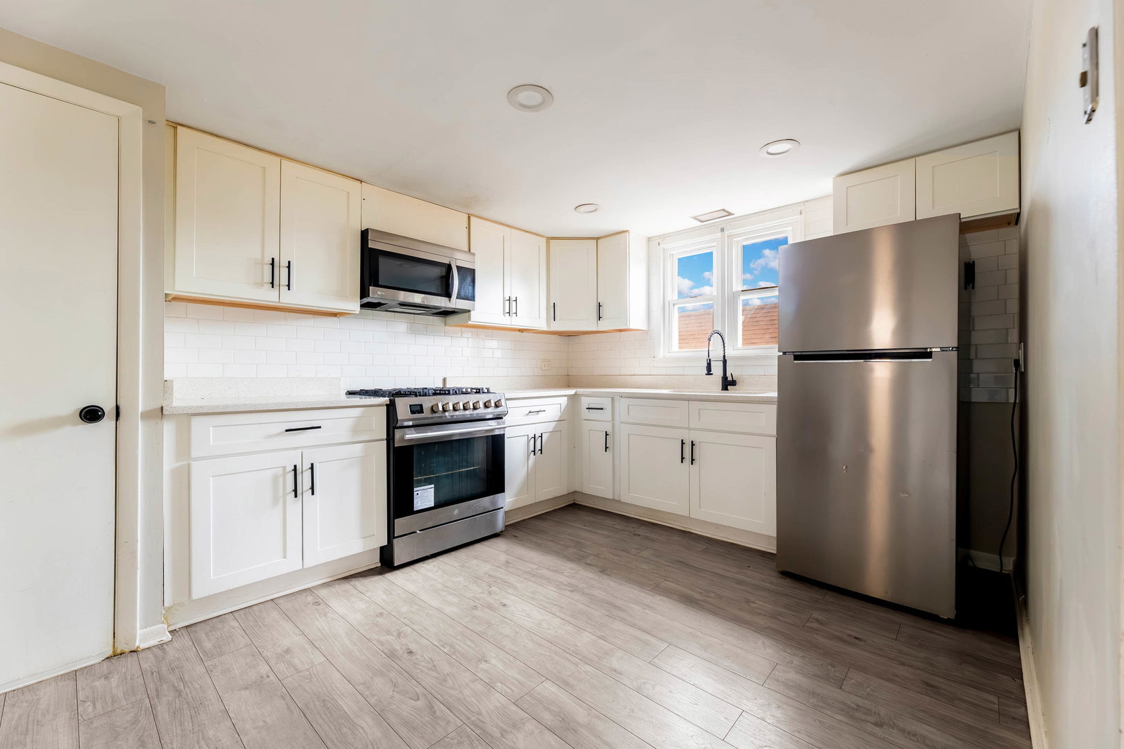 6207 S California Avenue Property Photo 18