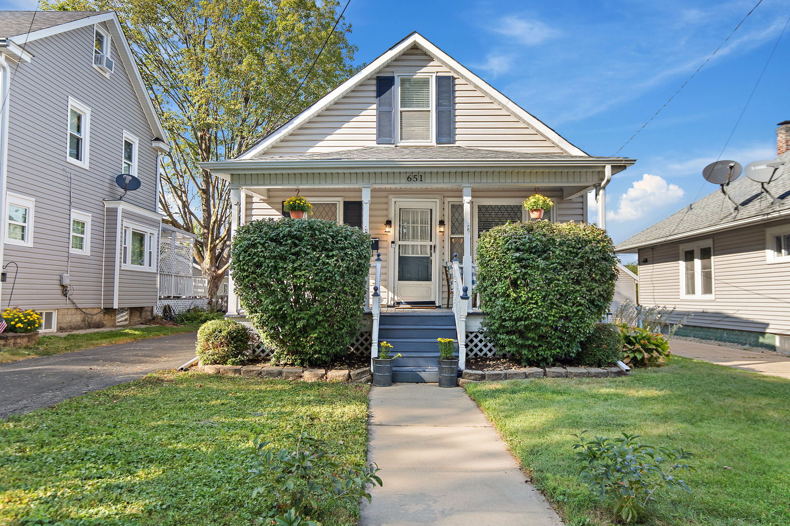 651 W New York Street Property Photo 1