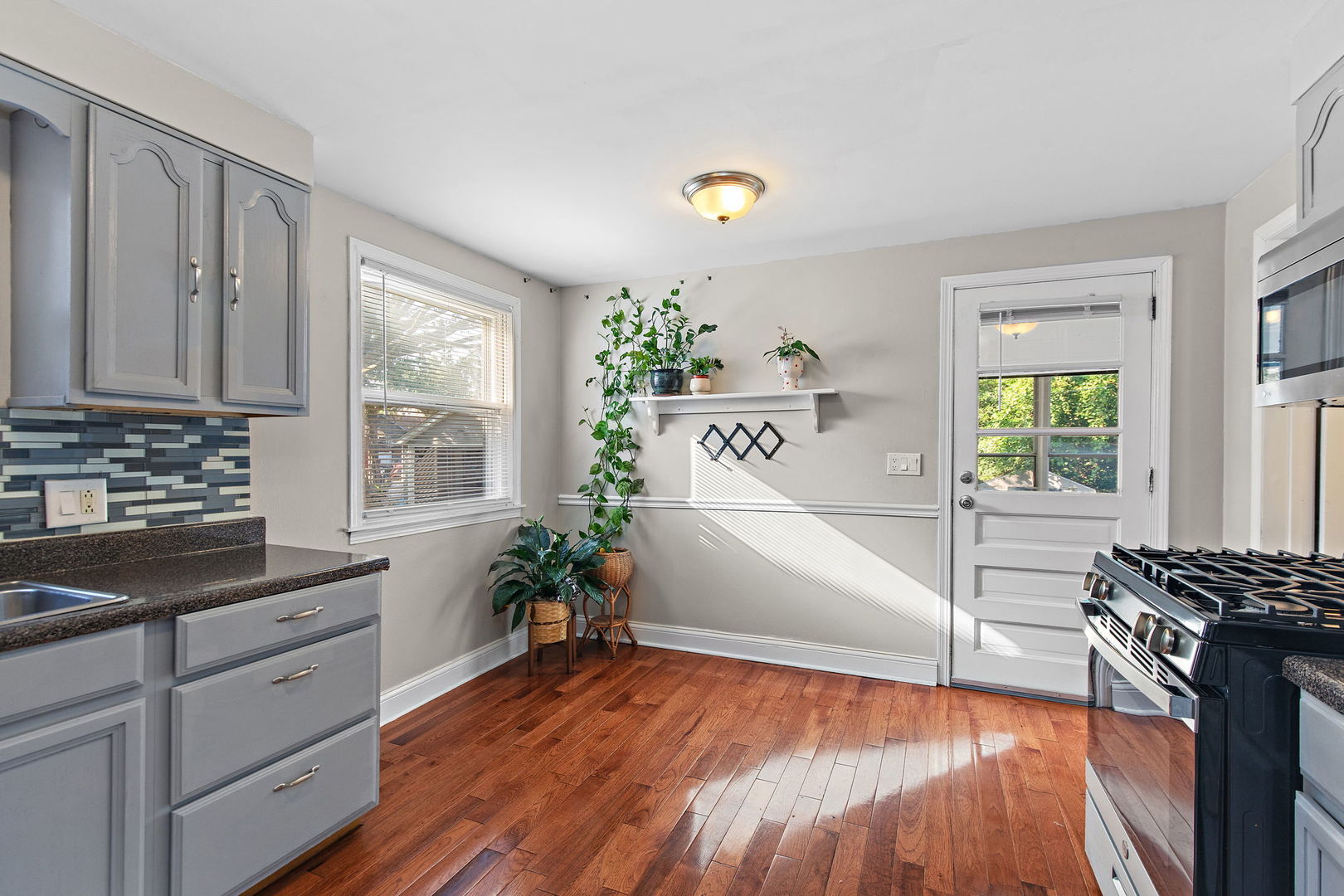 651 W New York Street Property Photo 10