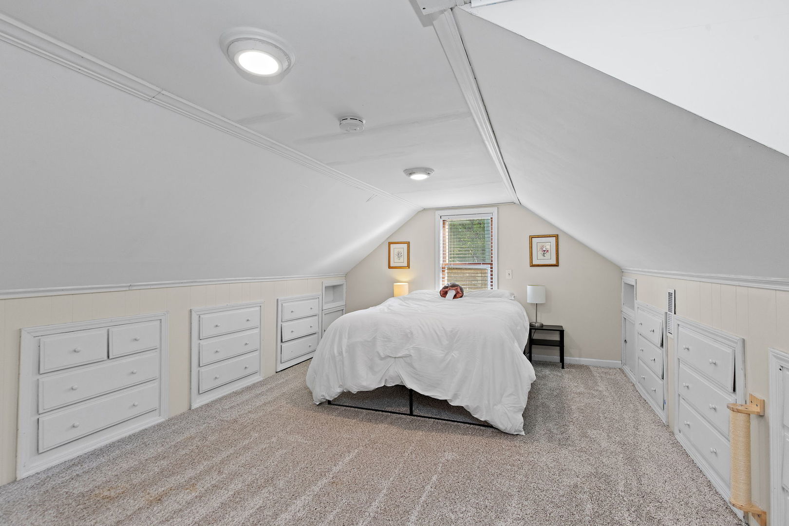 651 W New York Street Property Photo 18
