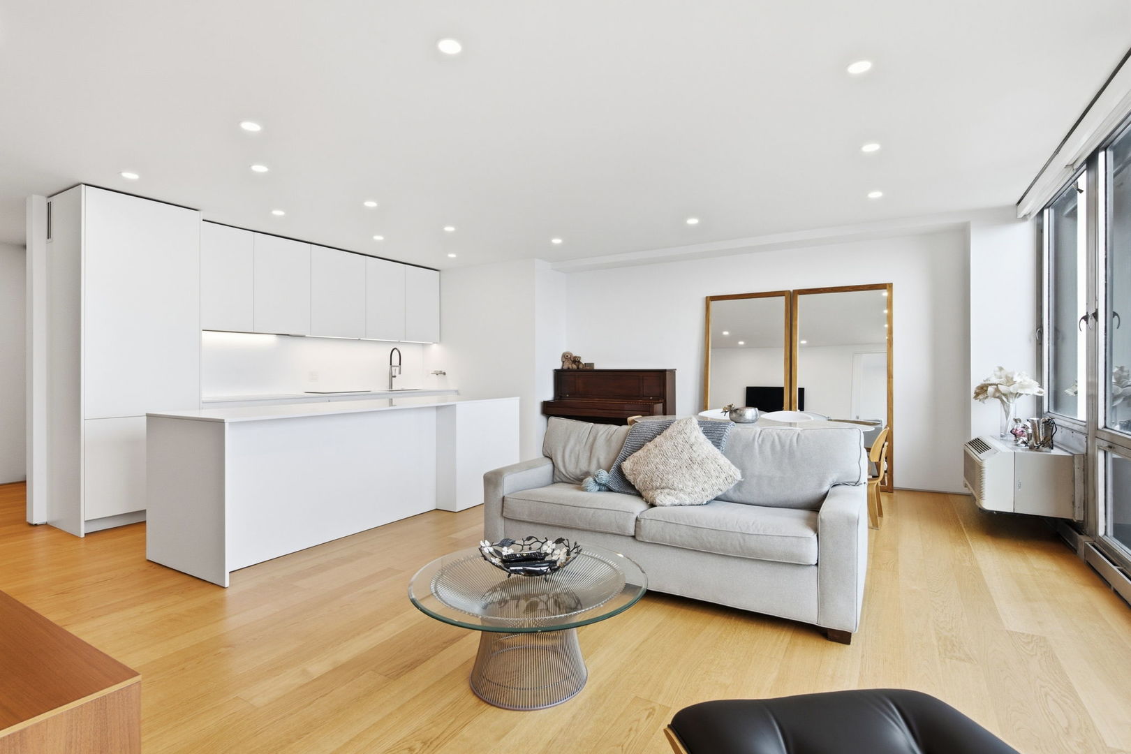 880 N Lake Shore Drive 4b Property Photo 4