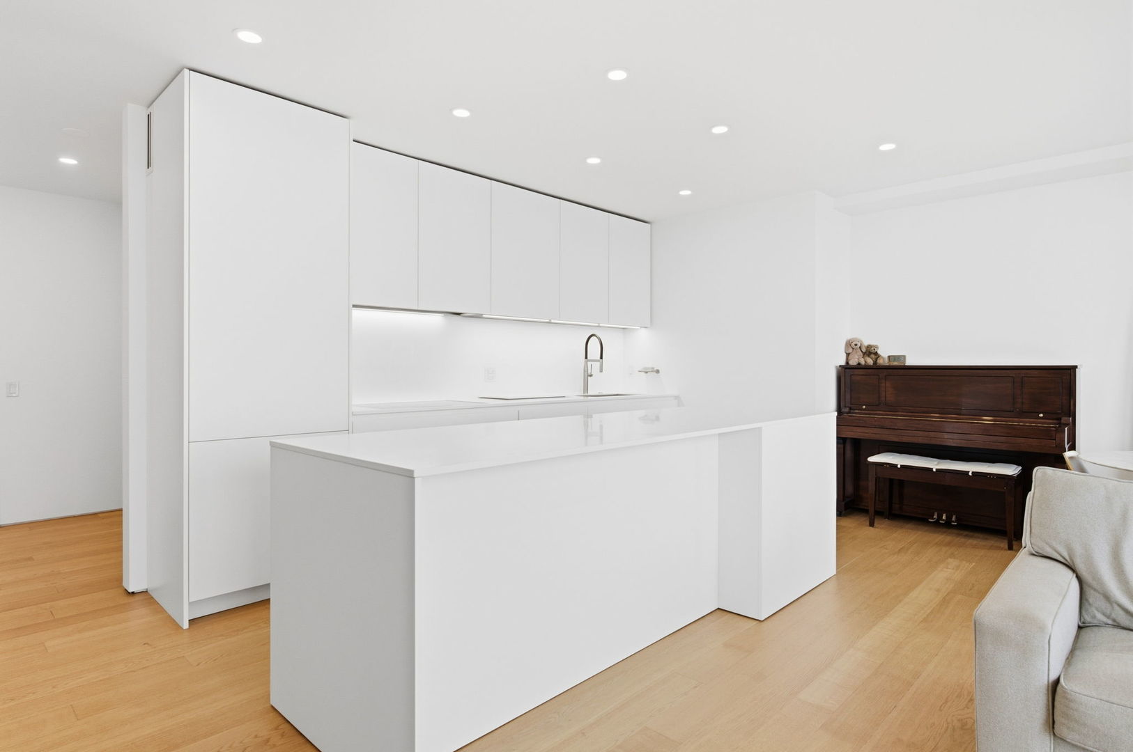 880 N Lake Shore Drive 4b Property Photo 5