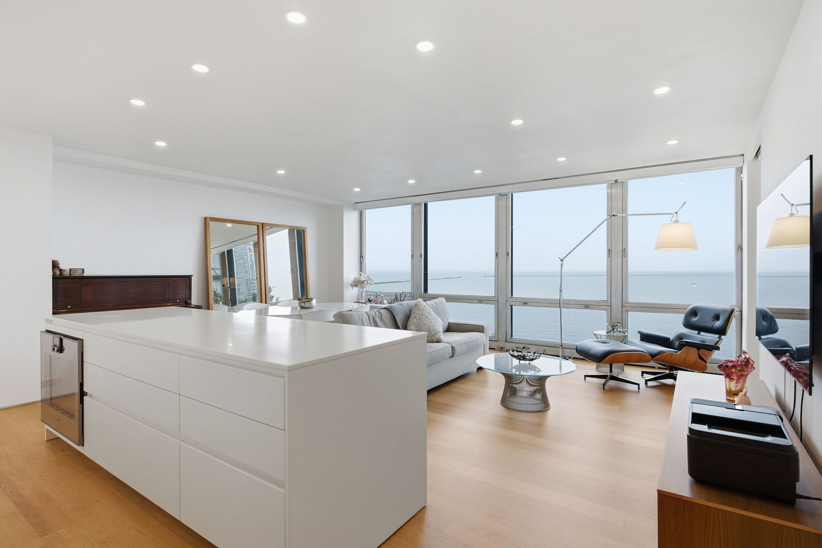 880 N Lake Shore Drive 4b Property Photo 7