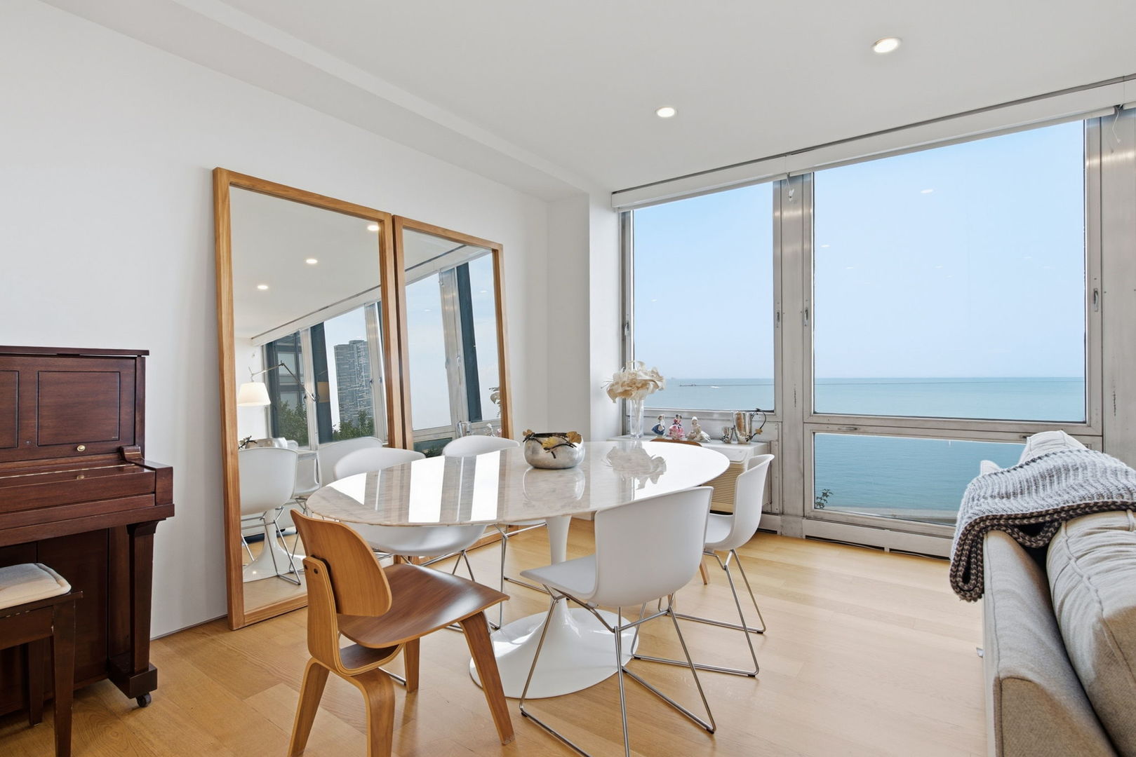 880 N Lake Shore Drive 4b Property Photo 9