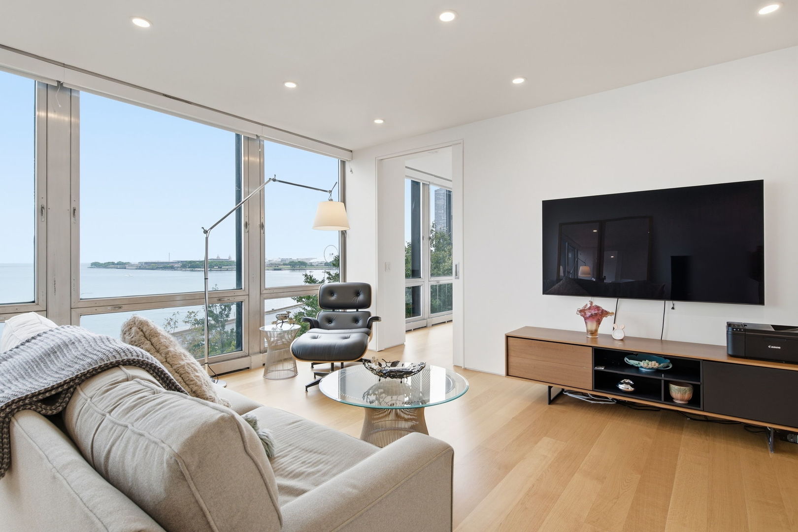 880 N Lake Shore Drive 4b Property Photo 12