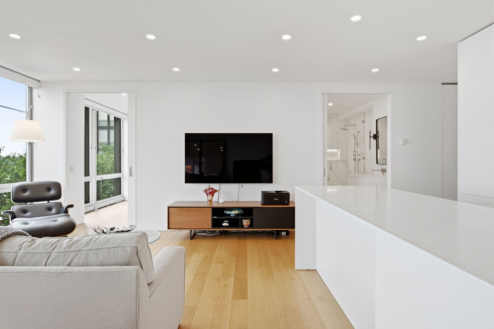 880 N Lake Shore Drive 4b Property Photo 13