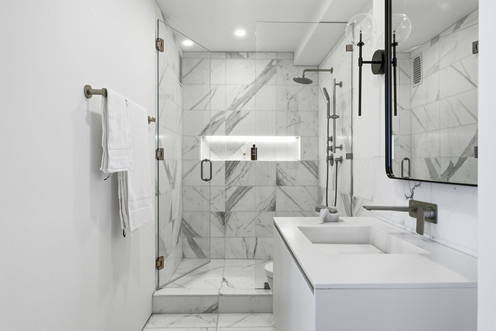 880 N Lake Shore Drive 4b Property Photo 16