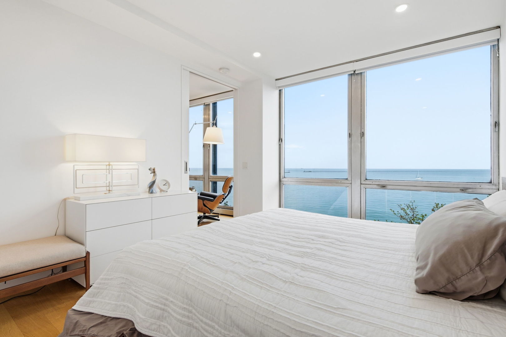 880 N Lake Shore Drive 4b Property Photo 19
