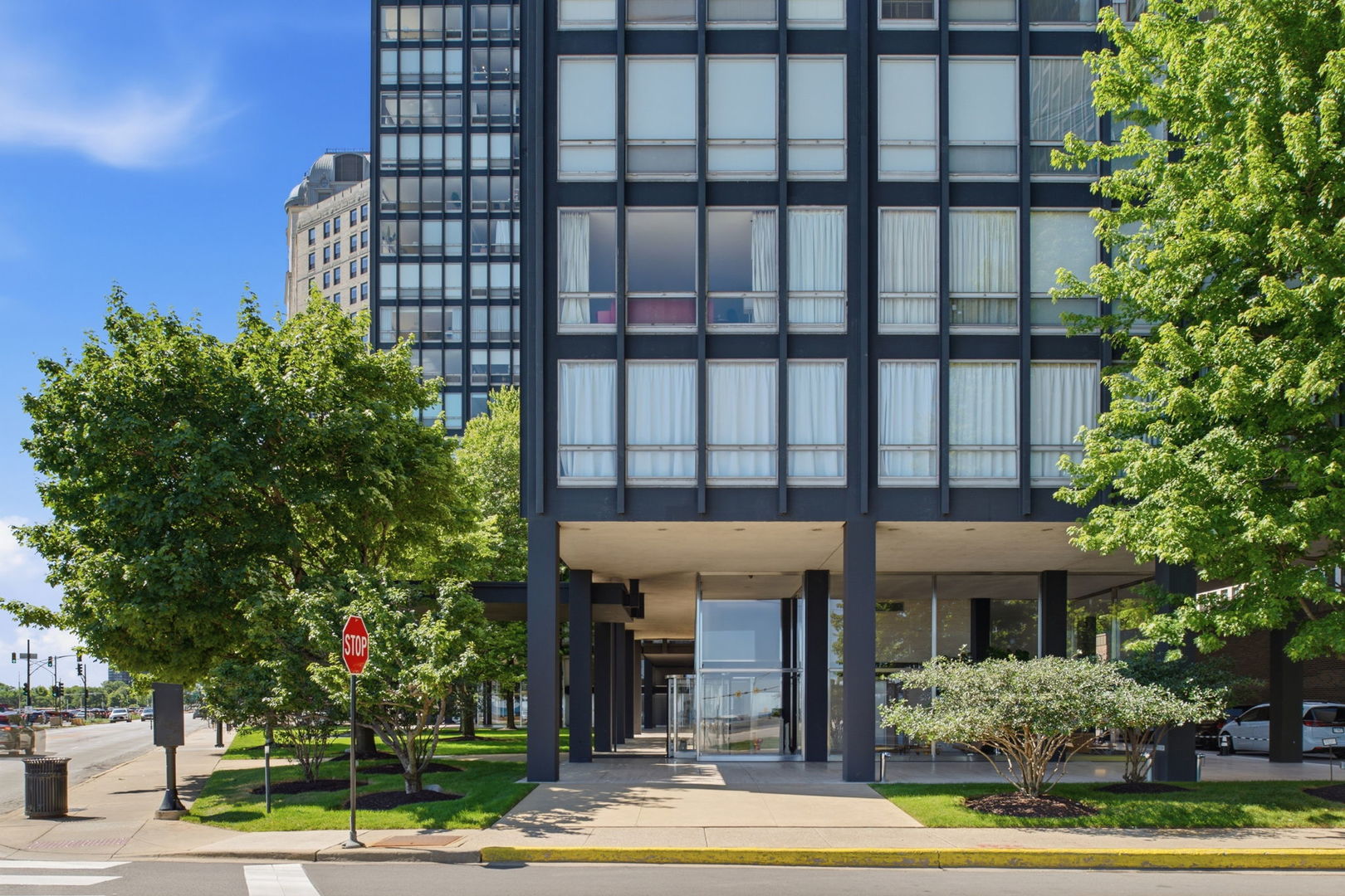 880 N Lake Shore Drive 4b Property Photo 26