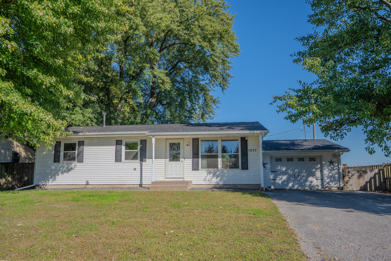 1217 Main Ave Court Property Photo 1