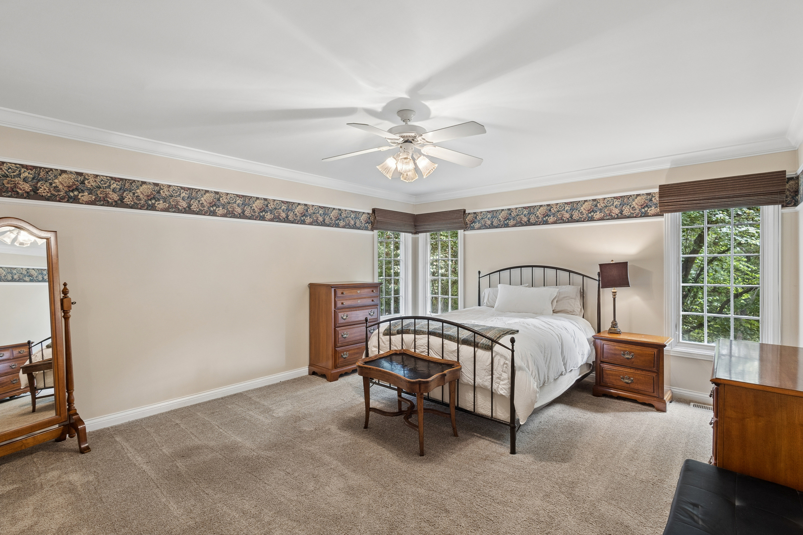 141 W Tam O Shanter Drive Property Photo 11
