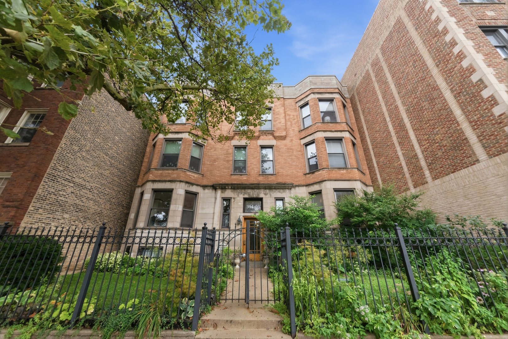 954 W Cuyler Avenue 1e Property Photo 1