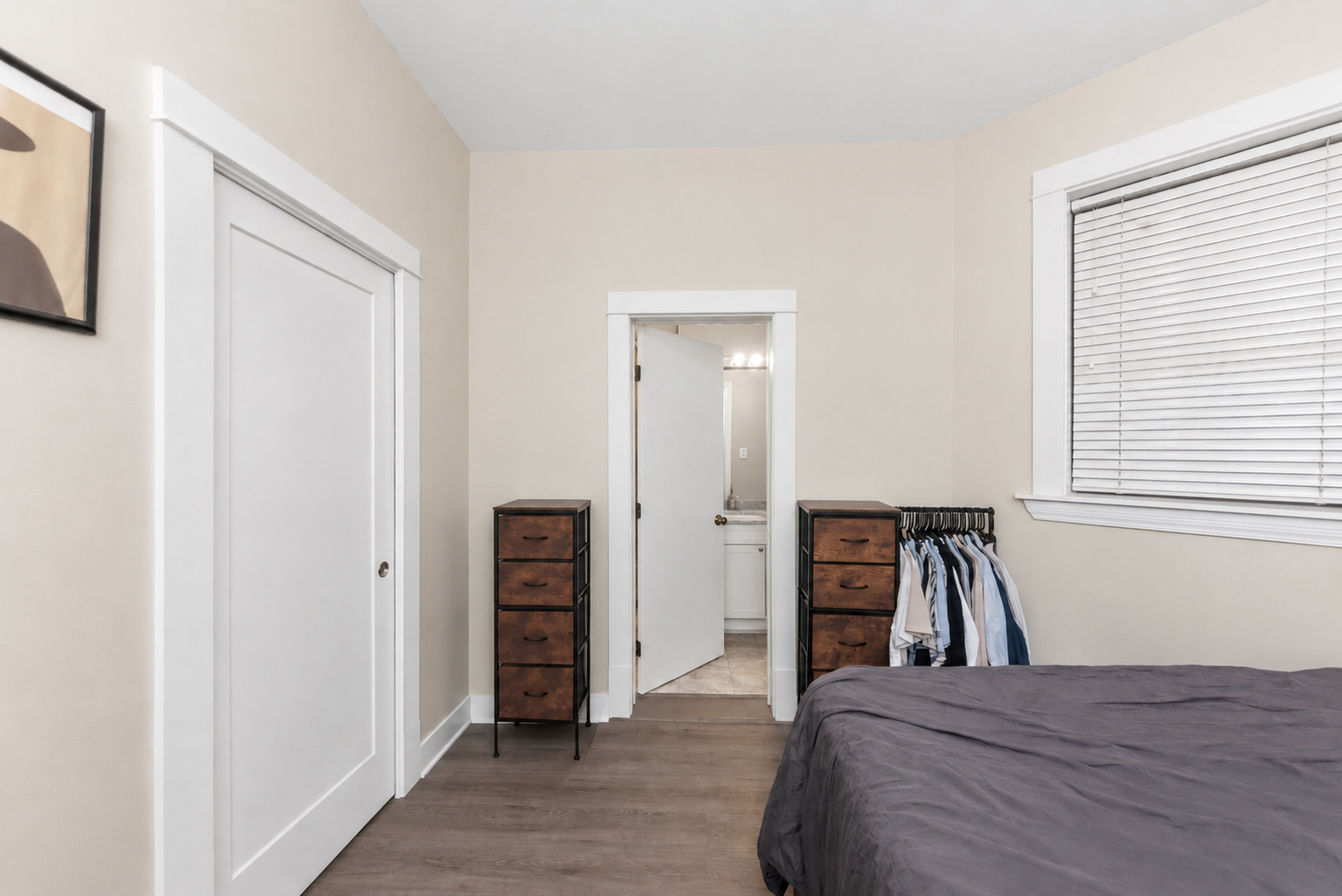 954 W Cuyler Avenue 1e Property Photo 4