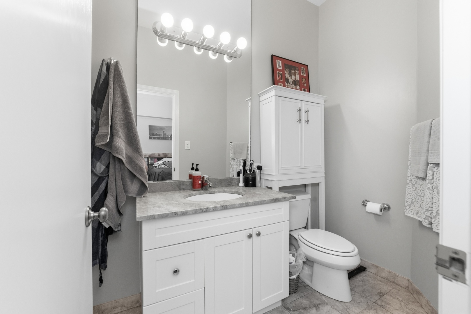 954 W Cuyler Avenue 1e Property Photo 6