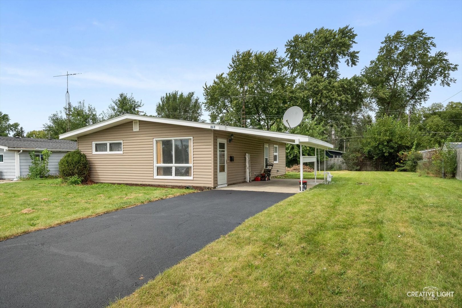 323 Kingswood Drive Property Photo 14