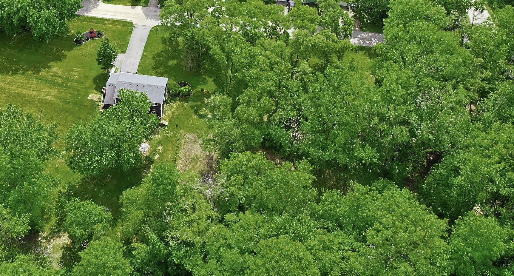 2711 Old Oak Drive Property Photo 3