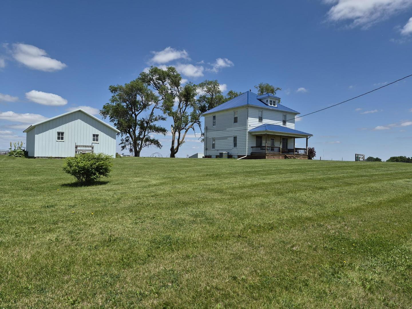 3322 130 Avenue Property Photo 2