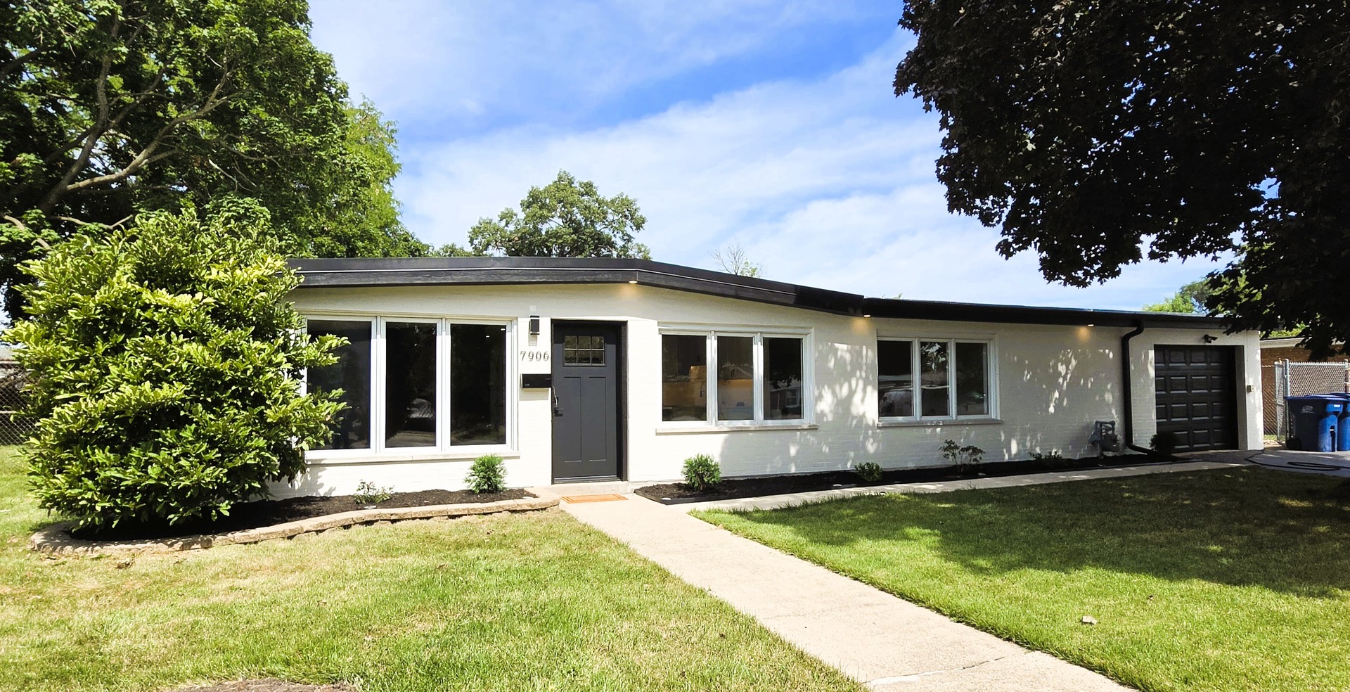 7906 W 98th Street Property Photo 1