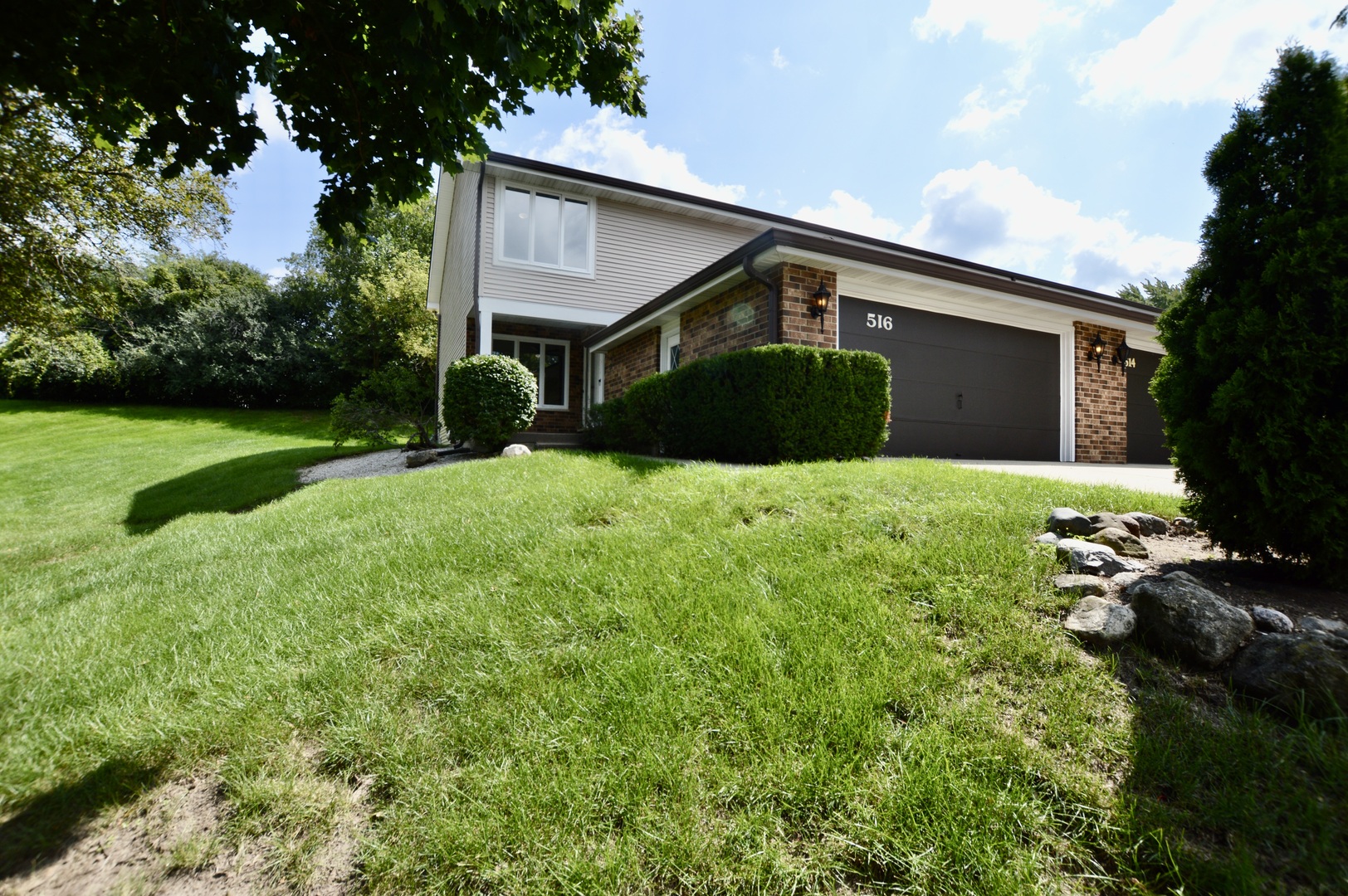 516 N Thornwood Drive Property Photo 1