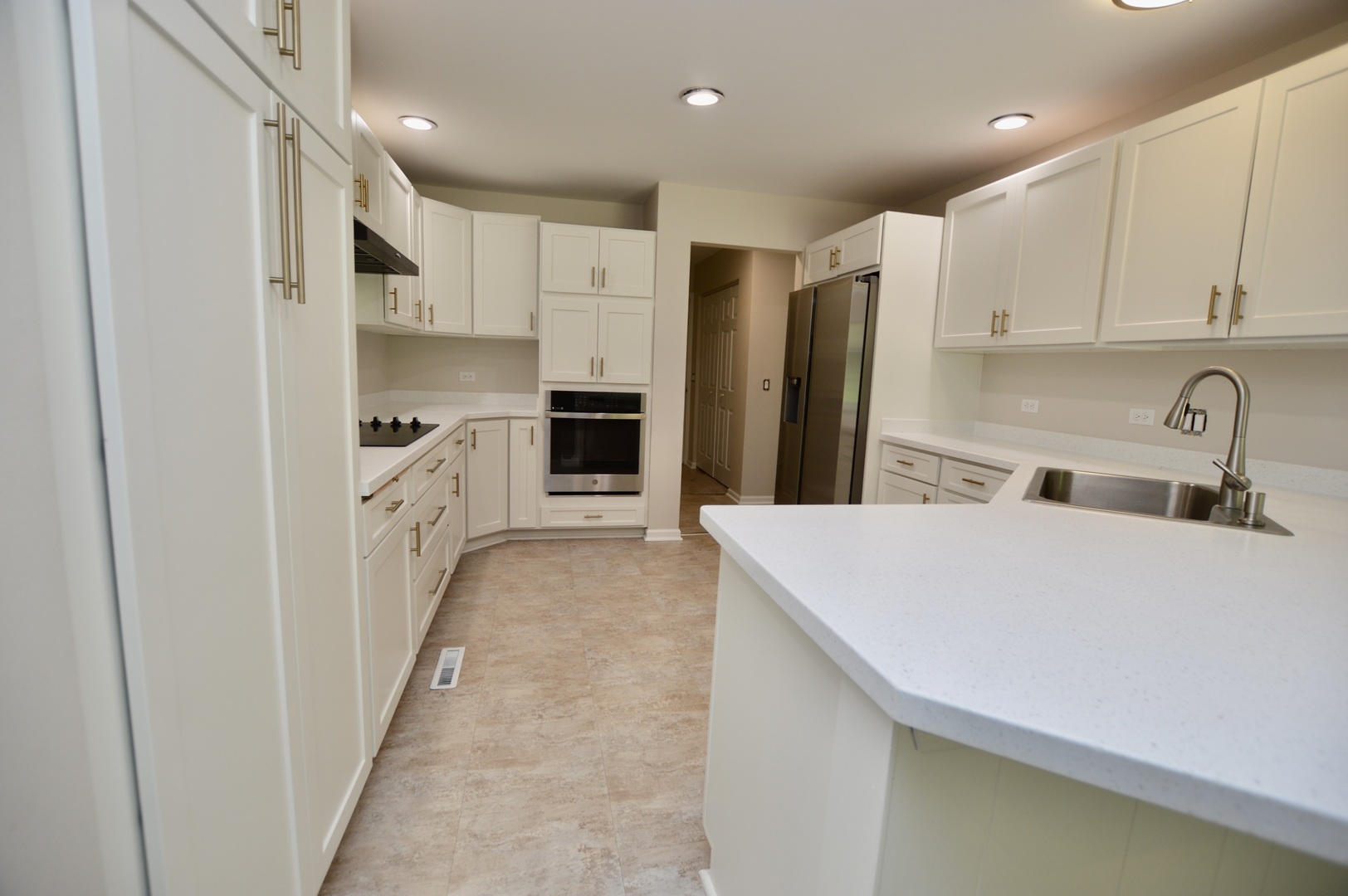 516 N Thornwood Drive Property Photo 9