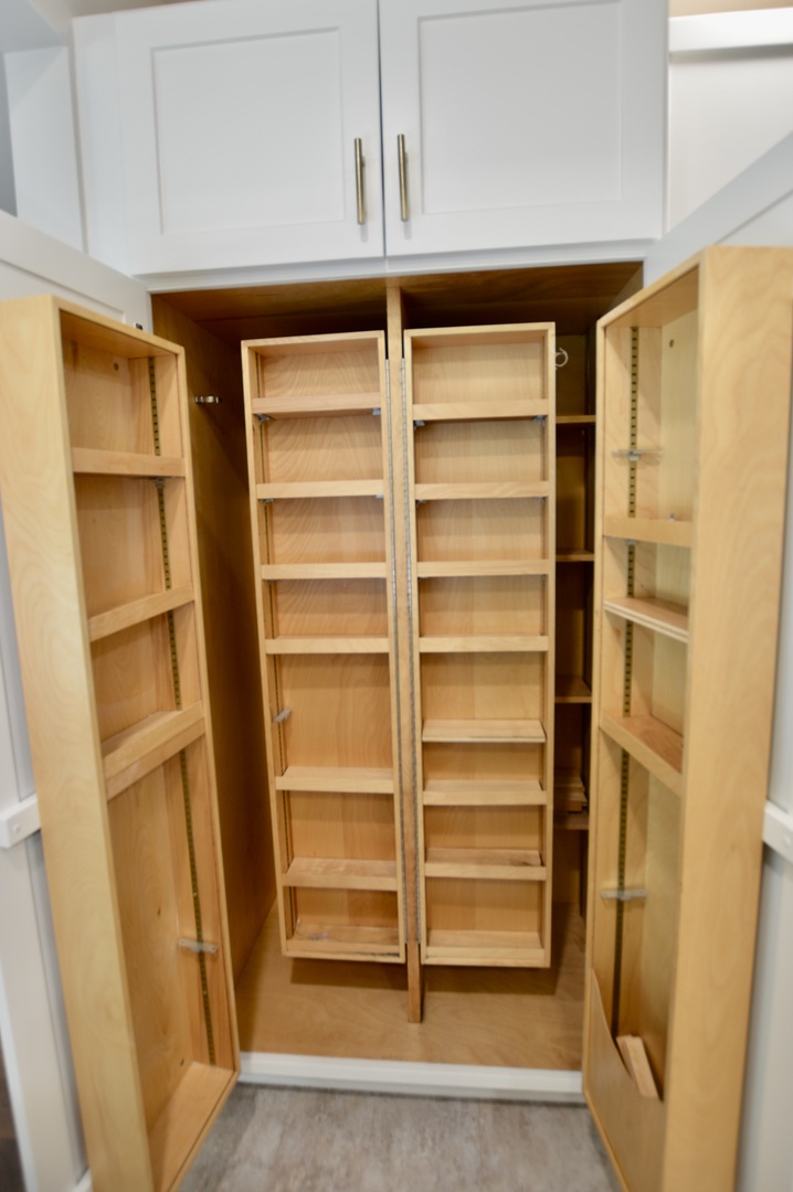 516 N Thornwood Drive Property Photo 10
