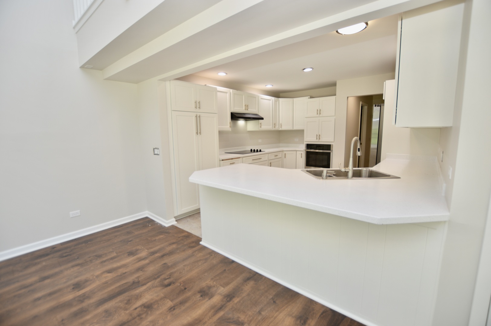 516 N Thornwood Drive Property Photo 11