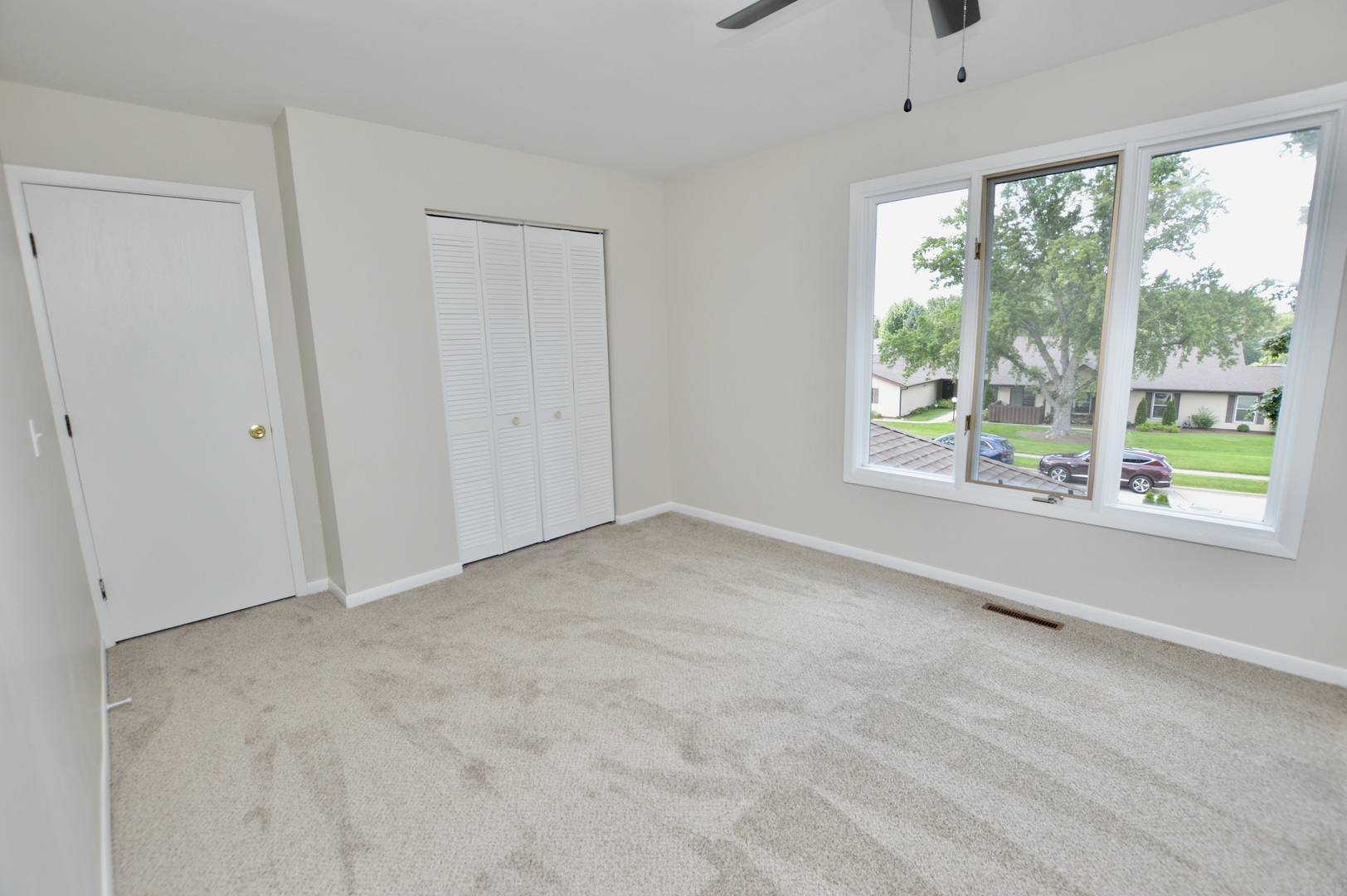 516 N Thornwood Drive Property Photo 33