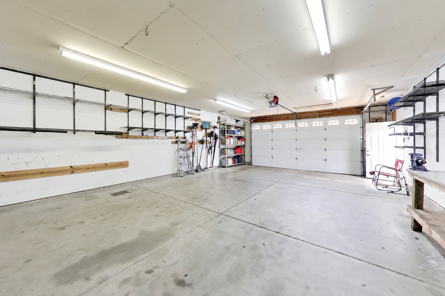 107 S Weller Lane Property Photo 33