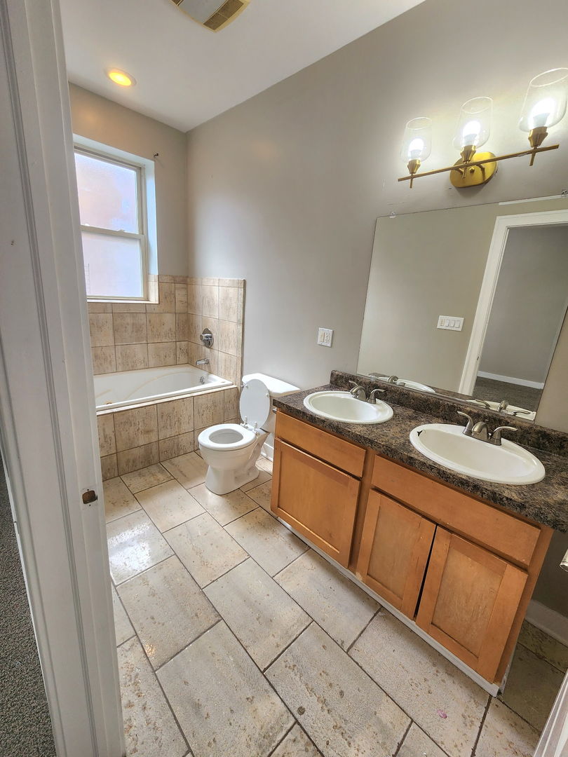 2320 E 70th Place 3 Property Photo 5