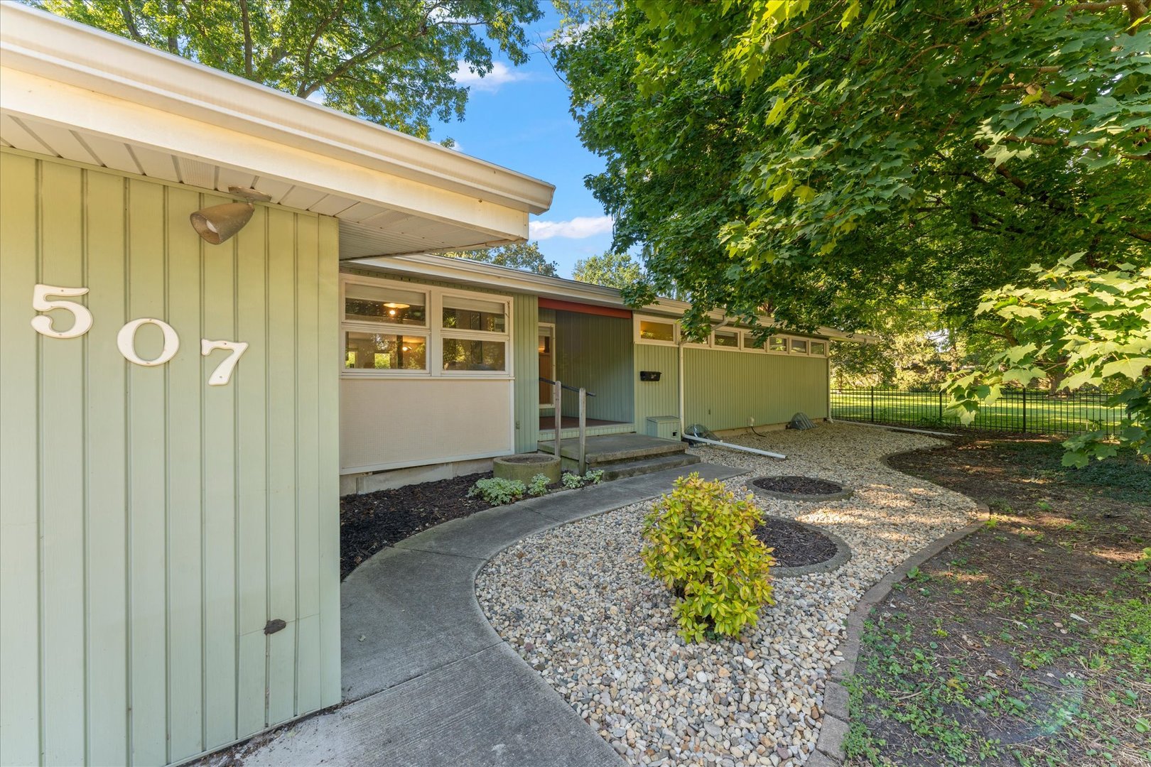 507 E Sunnycrest Court Property Photo 1
