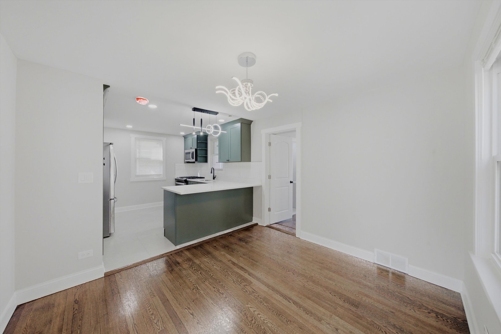 8252 S Marshfield Avenue Property Photo 6