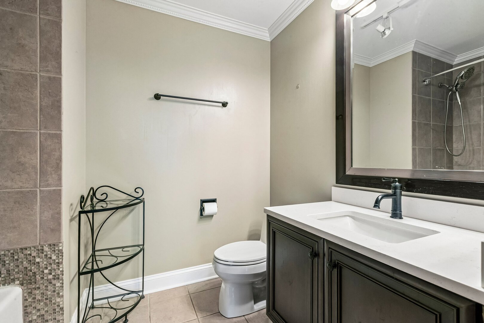 600 N Kingsbury Street 101 Property Photo 20