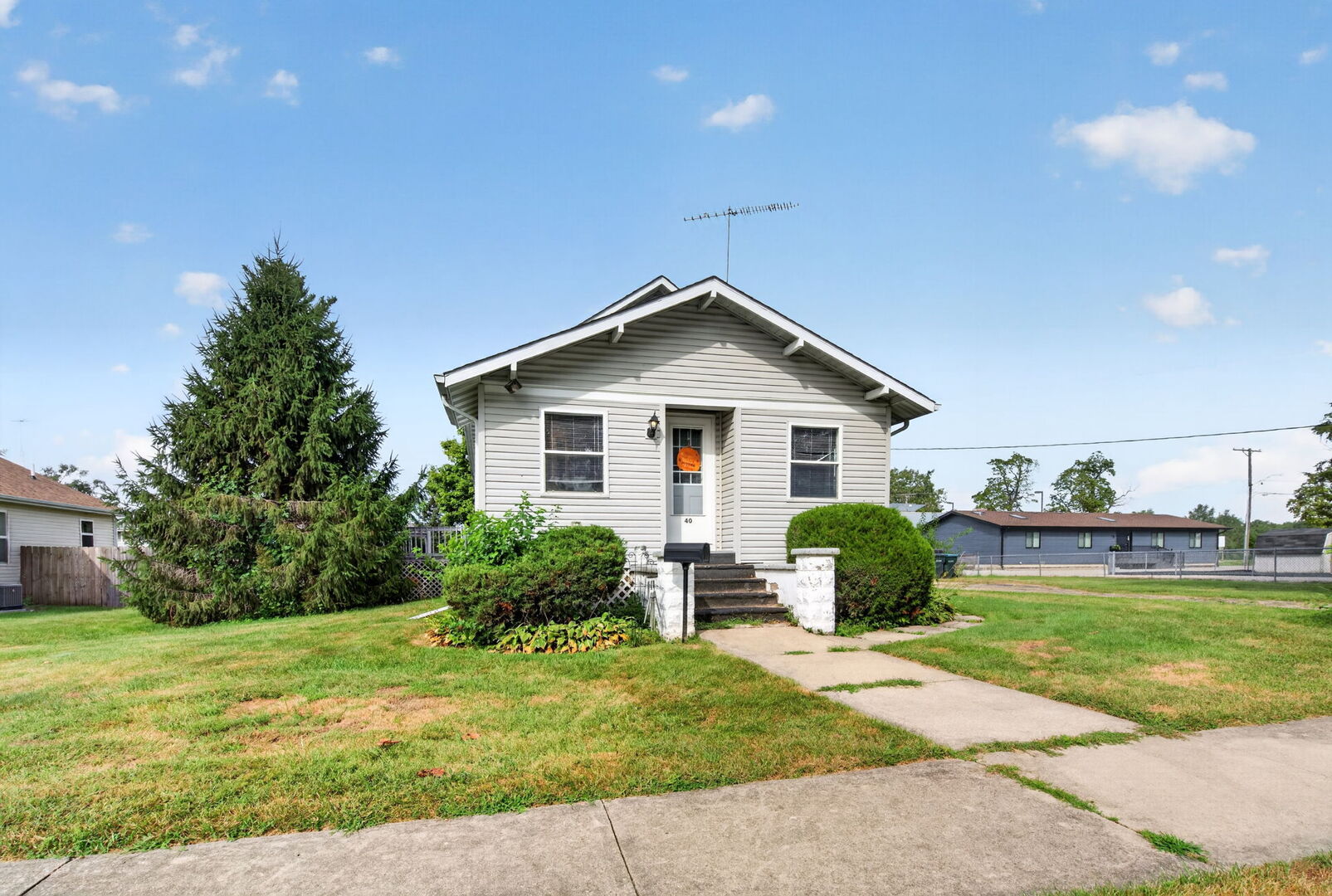 40 S Marguerite Street Property Photo 2
