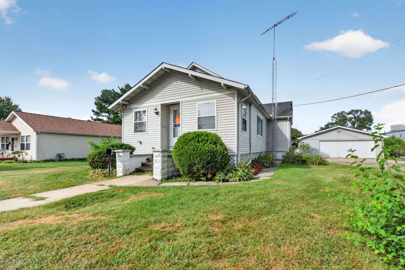 40 S Marguerite Street Property Photo 3