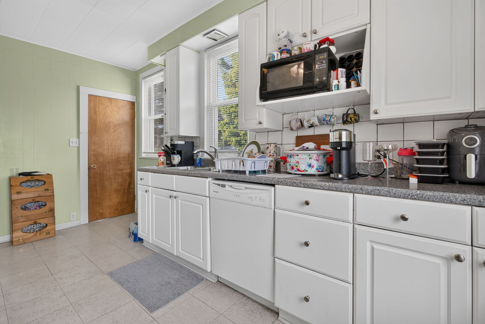 40 S Marguerite Street Property Photo 6