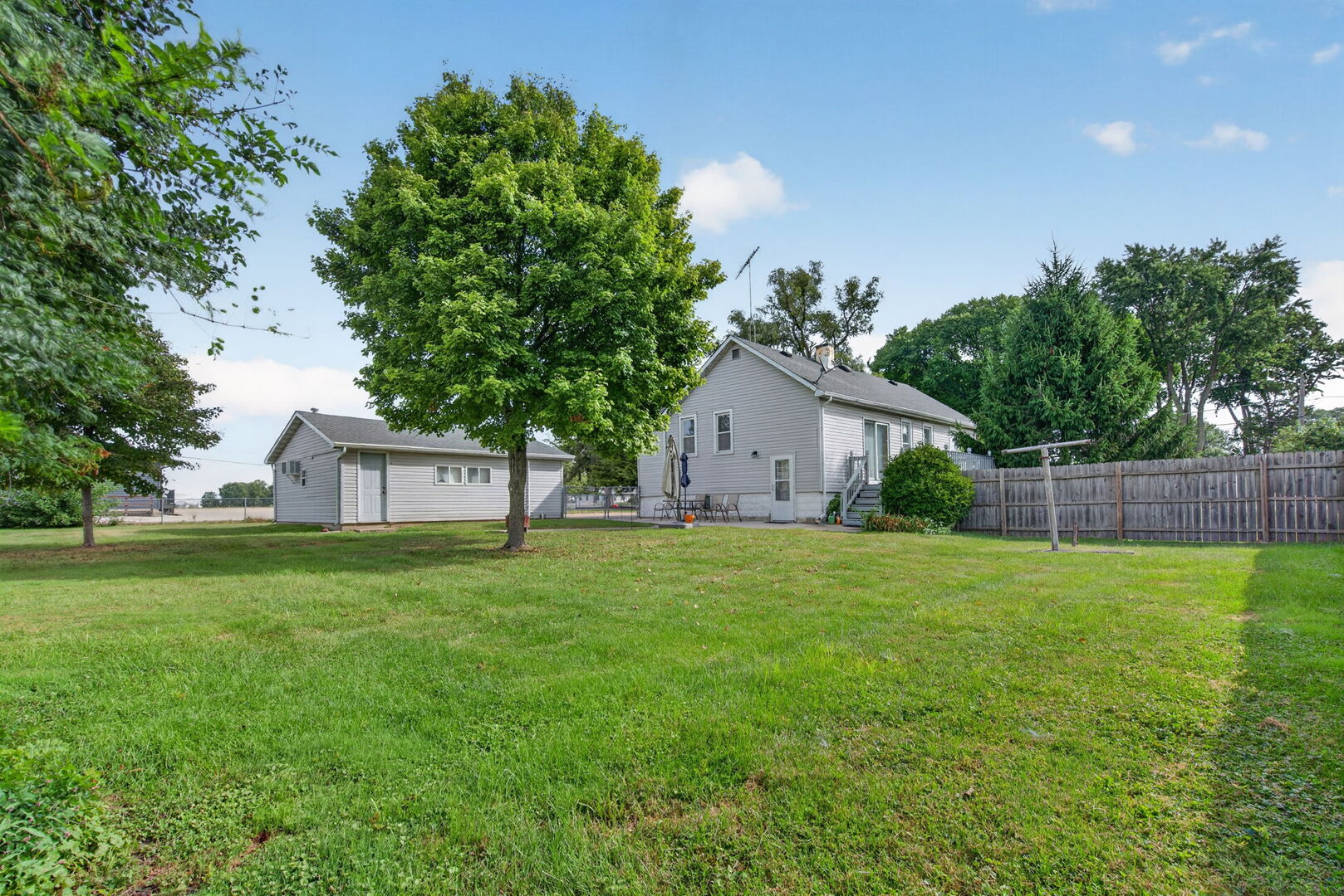 40 S Marguerite Street Property Photo 23