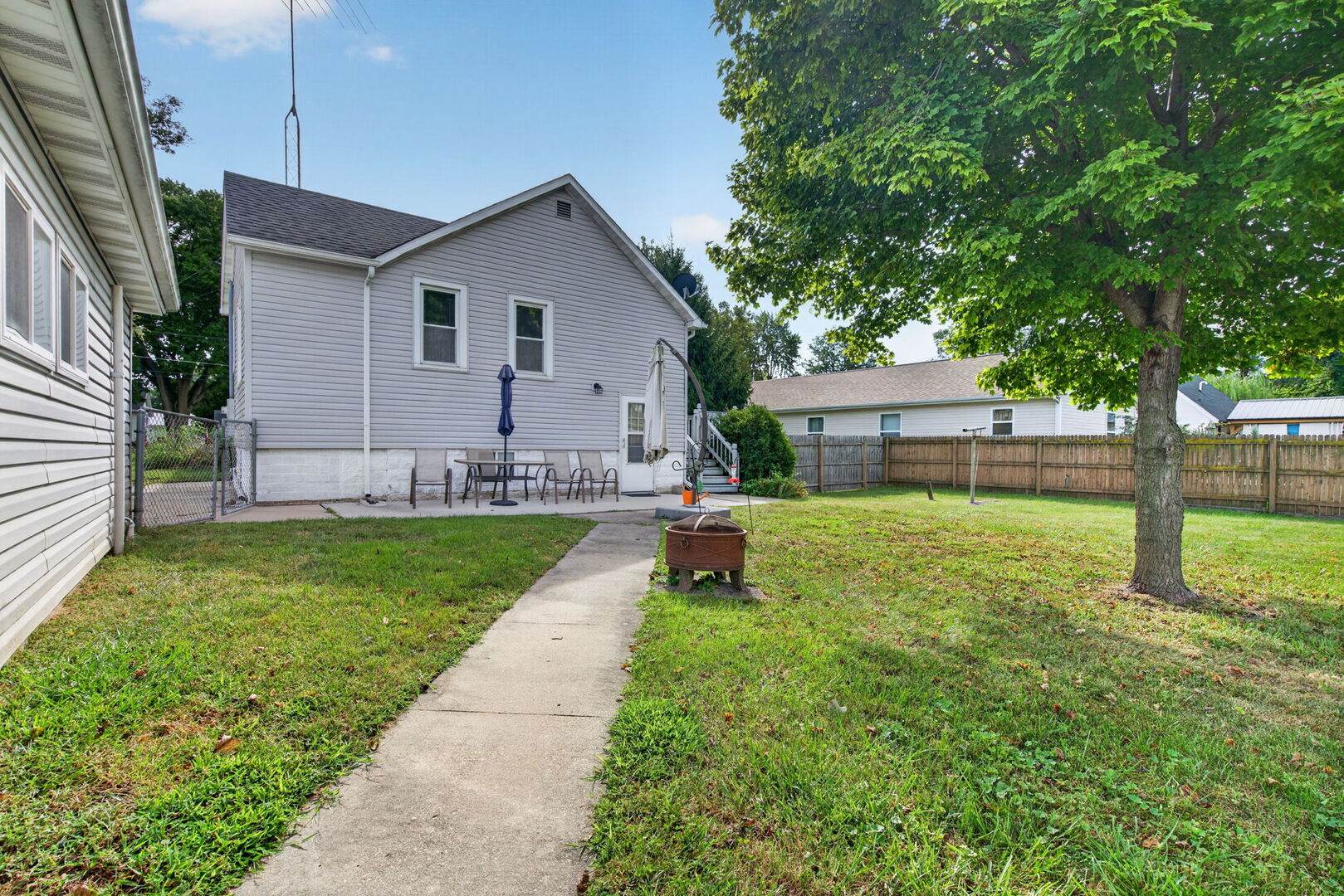 40 S Marguerite Street Property Photo 25