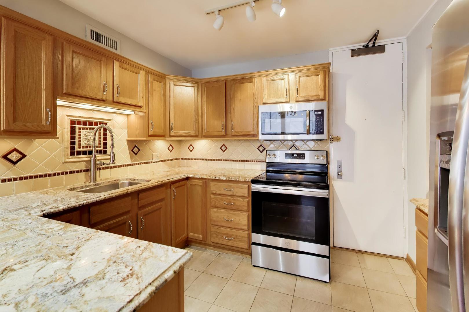 201 E Chestnut Street 14a Property Photo 7
