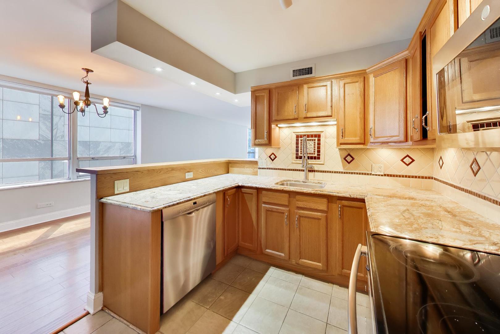 201 E Chestnut Street 14a Property Photo 9