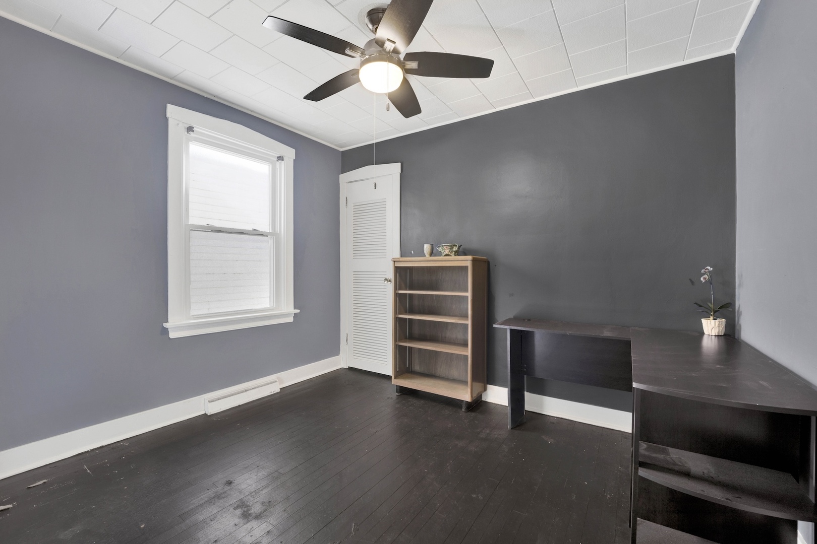5942 W Thorndale Avenue Property Photo 12